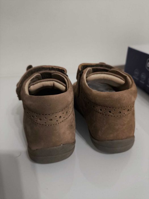 Botas Chicco tamanho 22 na caixa de origem
