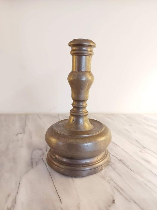 Castiçal em estanho do Séc. XVII.