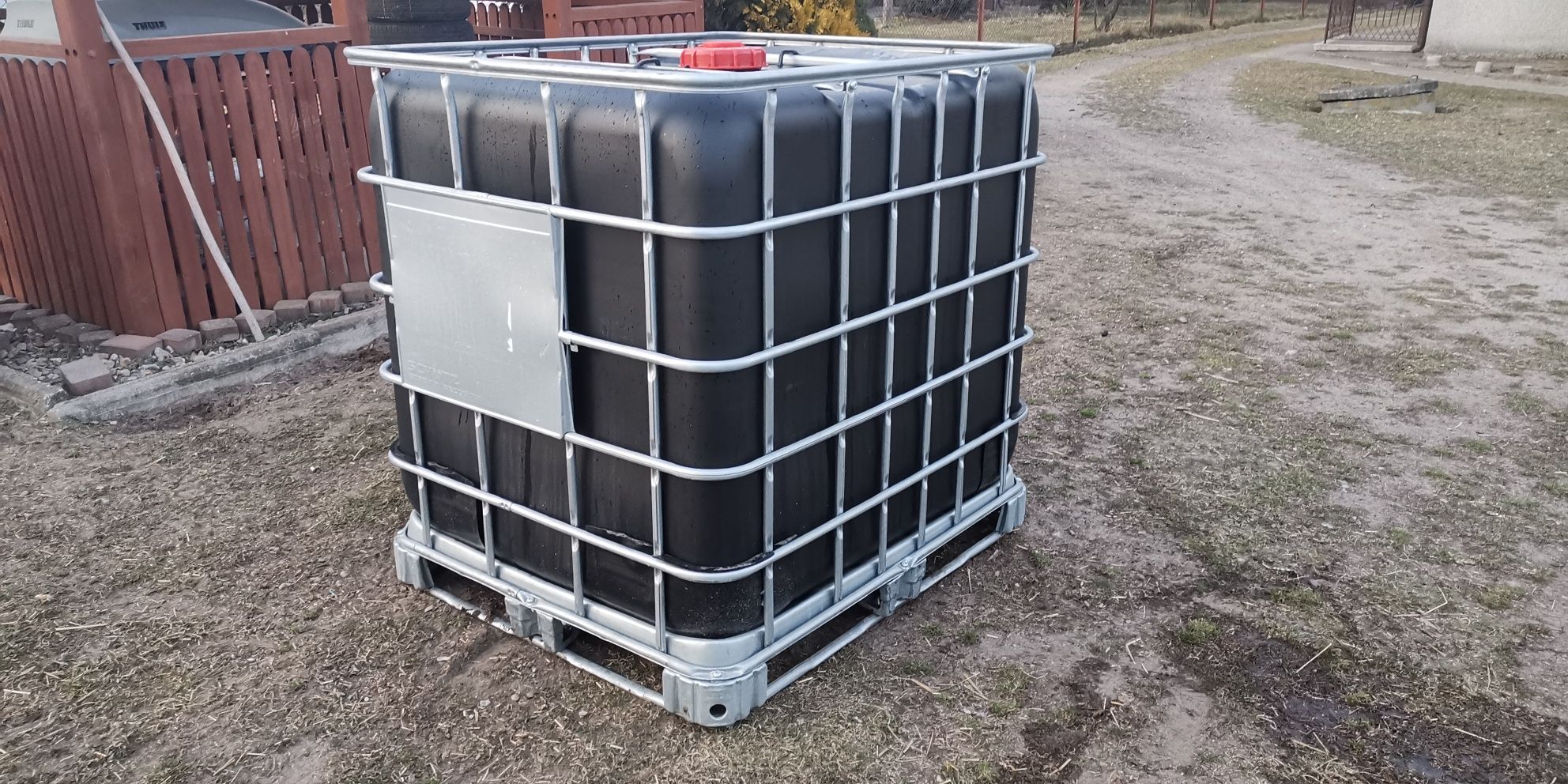 Mauzer 1000l na palecie metalowej