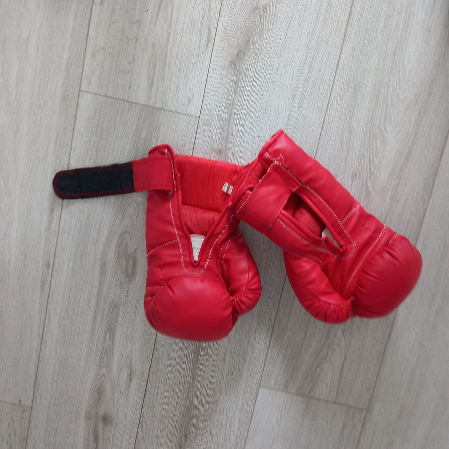 Rękawice bokserskie Lonsdale rozmiar 12,czerwone.