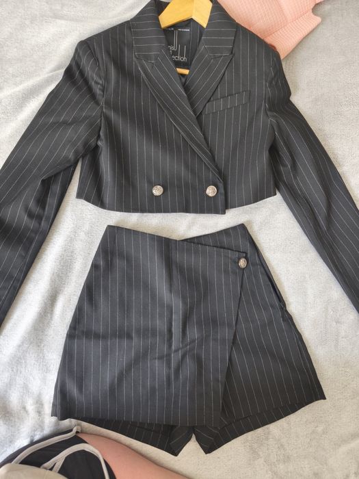 Костюм жіночий у смужку