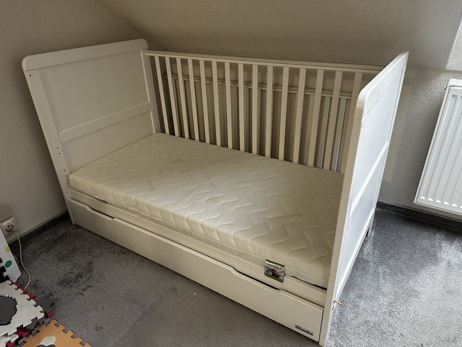 Łóżeczko Woodies Classic Cot Bed + materac + przewijak + szuflada