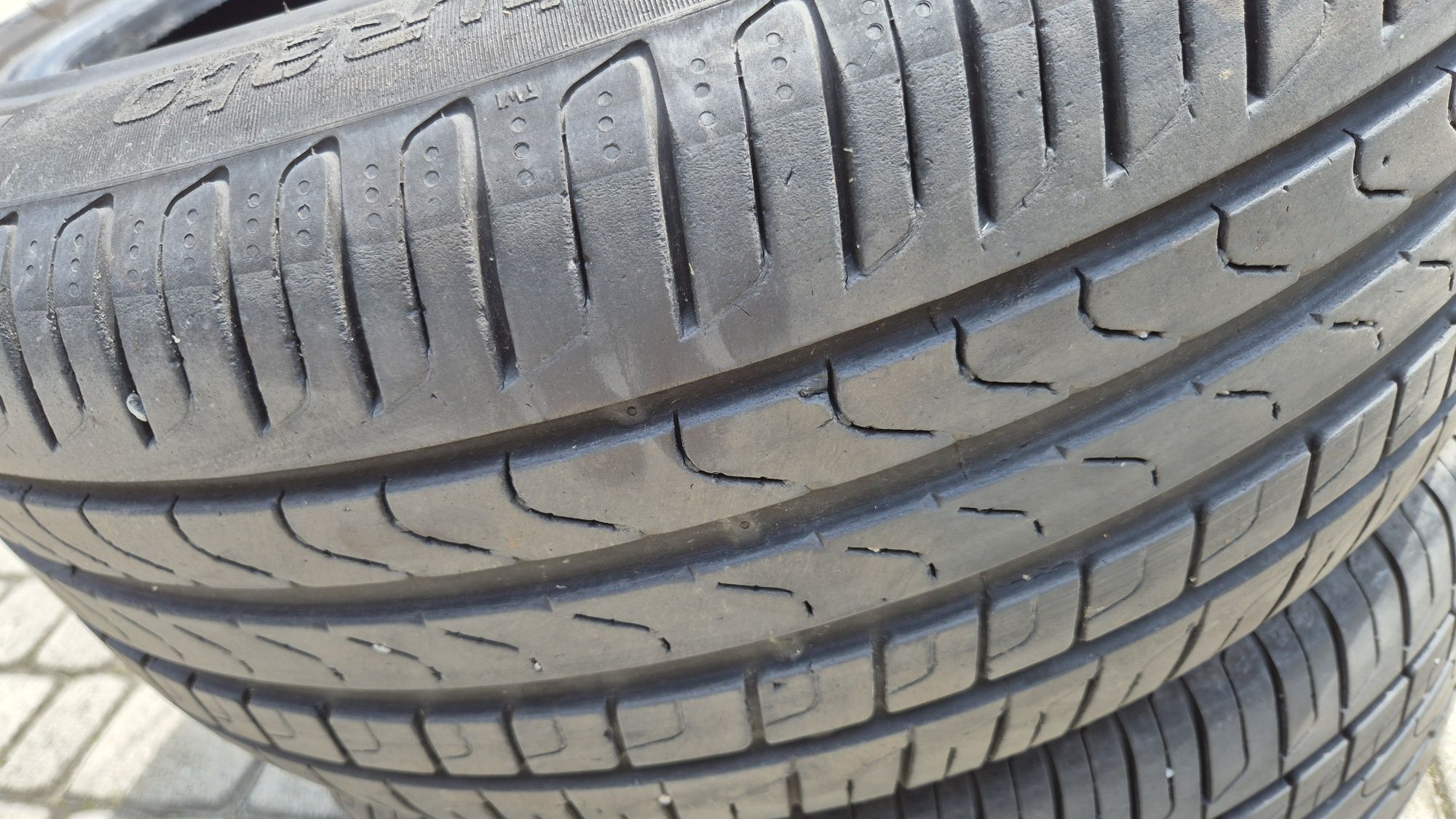 Dwie opony Pirelli 18, 235/45