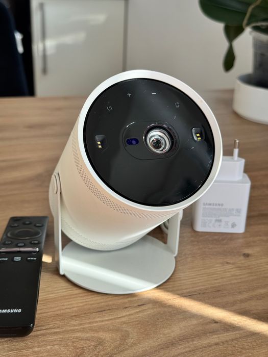 Projektor Samsung The Freestyle SP-LSP3BLAXXU – Smart TV, Wi-Fi, 100