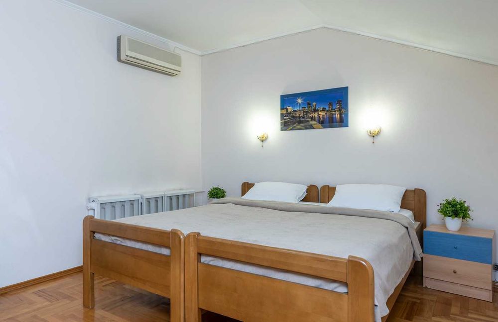 4к Жилянська 7, метро Олімпійська, Палац спорту