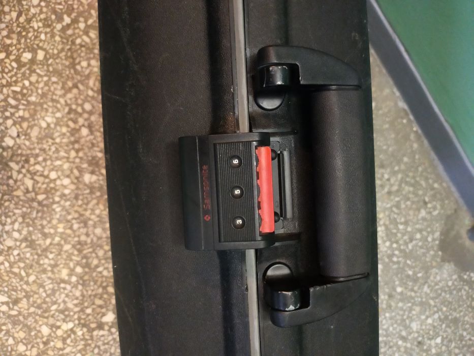 Duża Walizka podróżna turystycznyczna pancerna  Samsonite na 2 kółkach