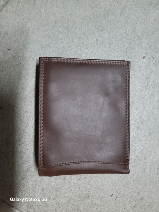Vendo carteira em pele  nova