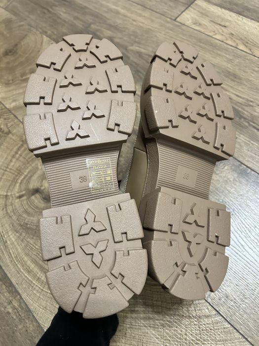 Beżowe trapery na grubej podeszwie, Nowe , rozmiar 38