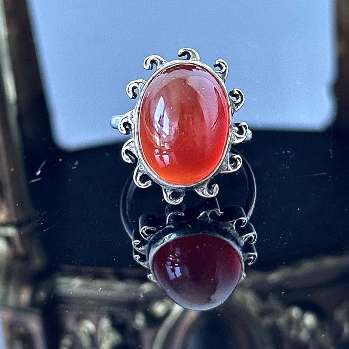 Srebrny pierścionek z Karneolem ok. 1910 roku, srebro próby 835