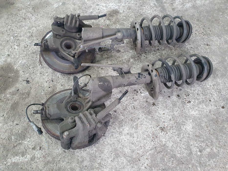 Amortyzator zwrotnica piasta zacisk przód Peugeot 308 T7 1.6 120km