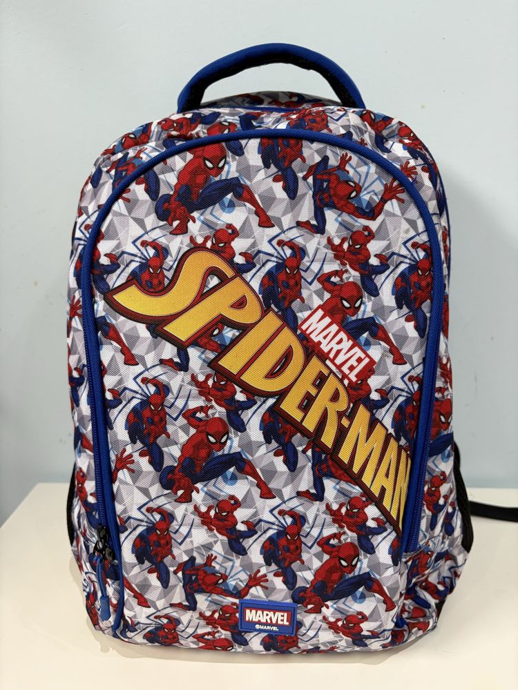 Vendo mochilas escolares em bom estado