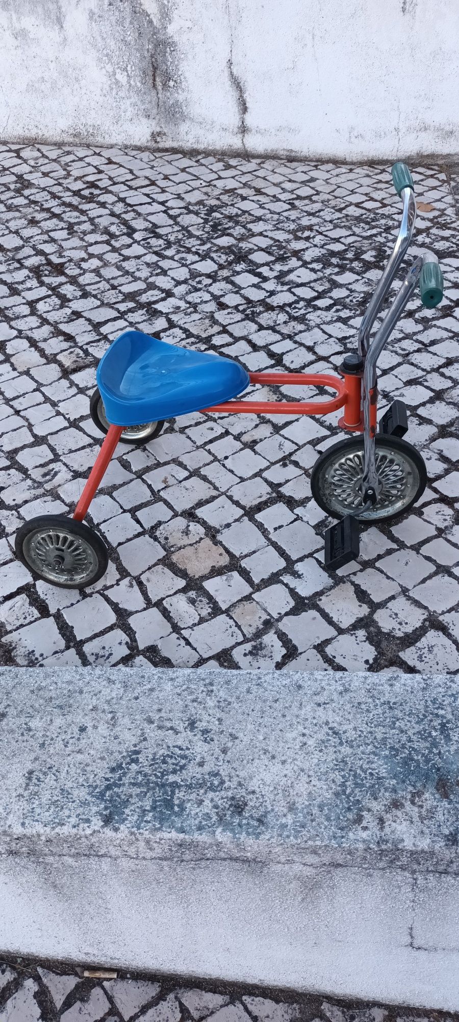 Triciclo de criança,  anos 80.