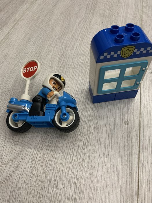 Lego Duplo Jaskinia Batmana 10919 i Motocykl policyjny 10900