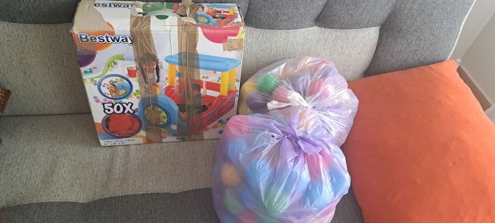 Dmuchany pociąg plus kulki