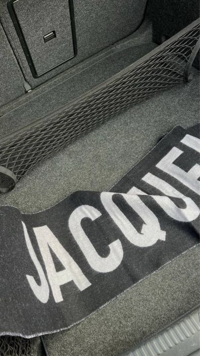 Чорний/бежевий шарф Jacquemus