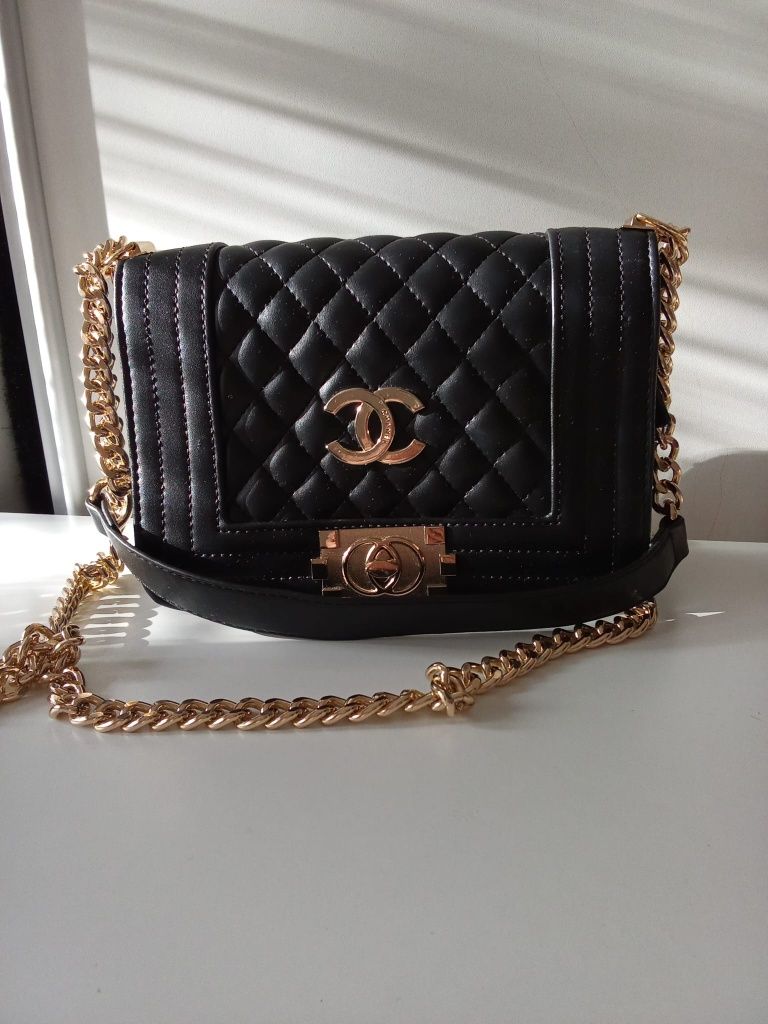 Perfect vintage  retro leather cross body bag Chanel great condition