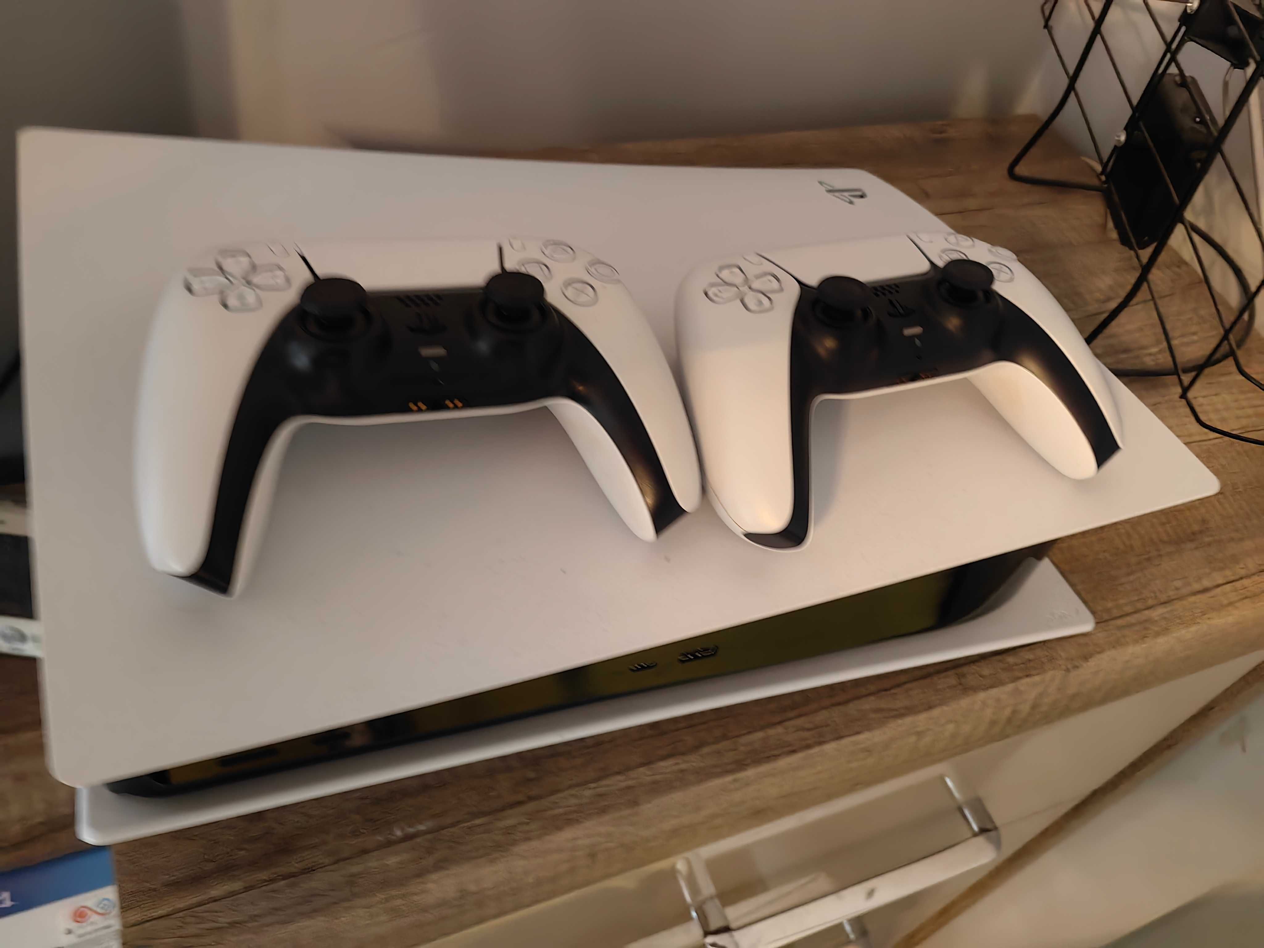 Konsola Sony Play station 5 + 2 pady + 4 gry