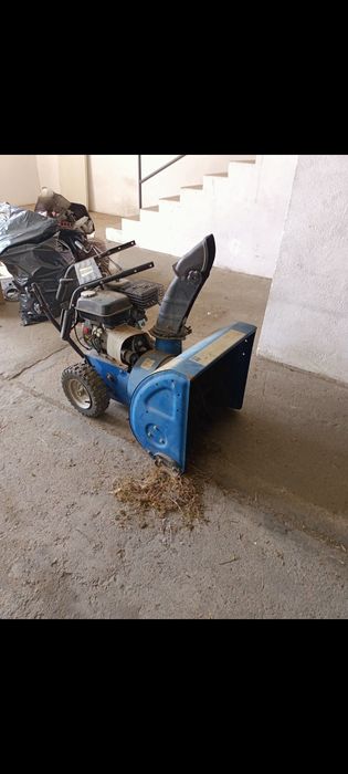 Odśnieżarkia pług spalinowa z napędem