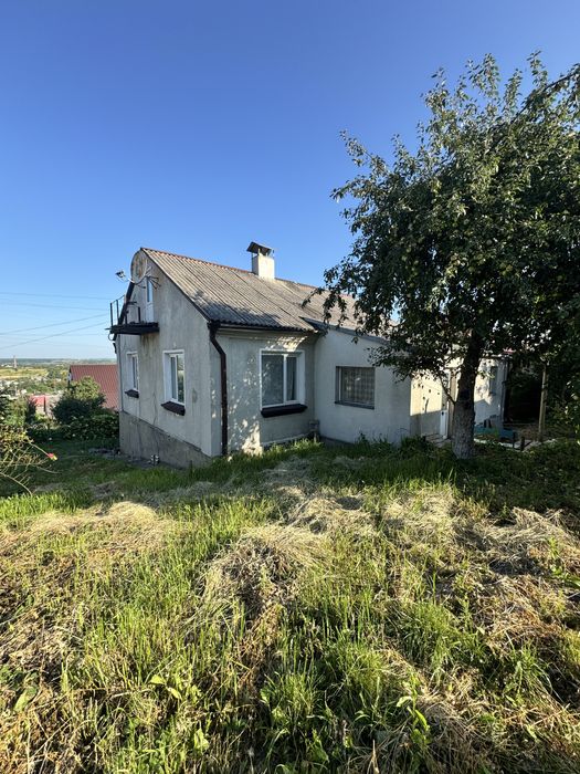 Продам житловий будинок з господарськими будівлями в м.Кременець Терно