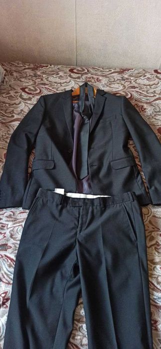 Чоловічий класичний  костюм, чорний