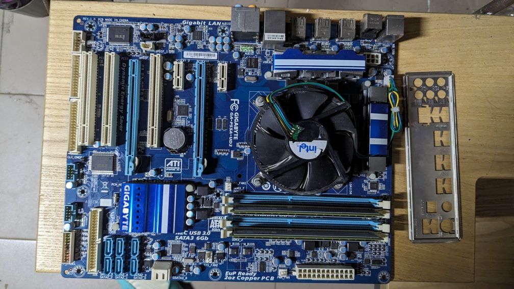 Комплект 1156 (материнка, i3-540 box, 2*2Гб DDR3)