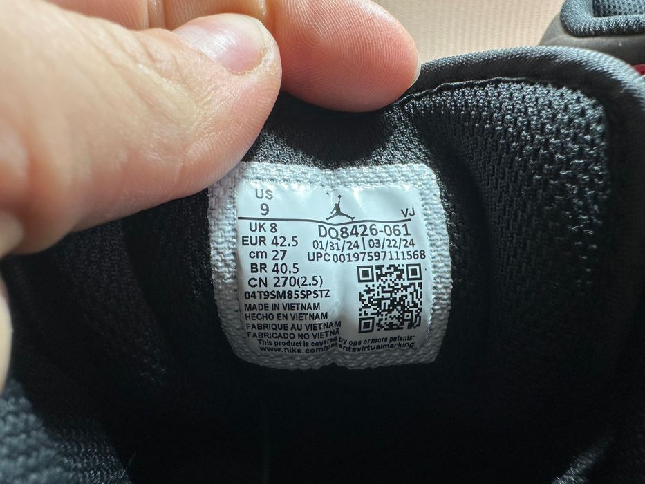 Nike Air Jordan 1 Mid buty oryginalne w rozmiarze 42,5