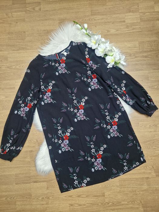 S H&M Czarna sukienka w kwiaty z długim rękawem