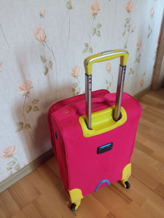 Продам отличный чемодан на колесах Leader Polo