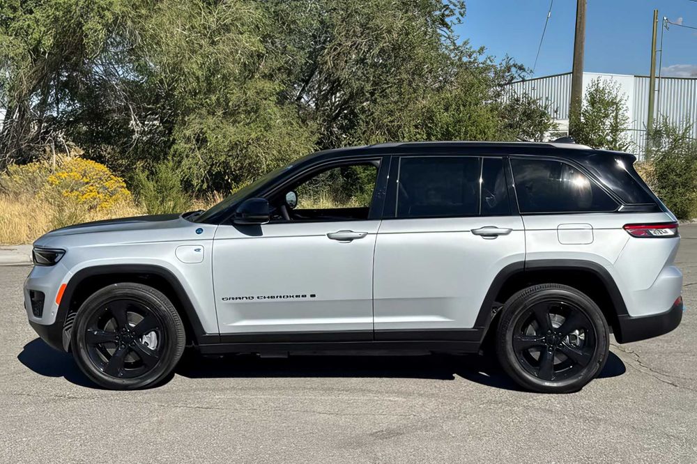 Jeep Grand Cherokee      2023
