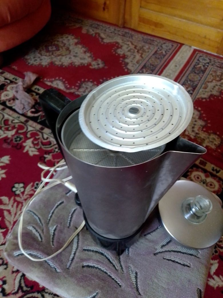 Bardzo ładny czajnik elektryczny do parzenia herbaty ziół