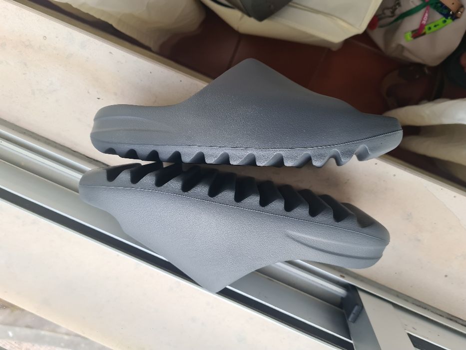 Yeezy slide slate grey