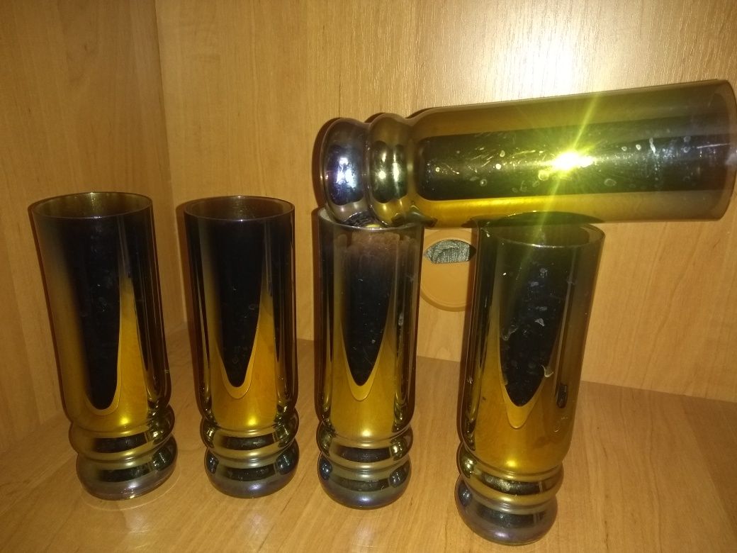 Стеклянные бокалы