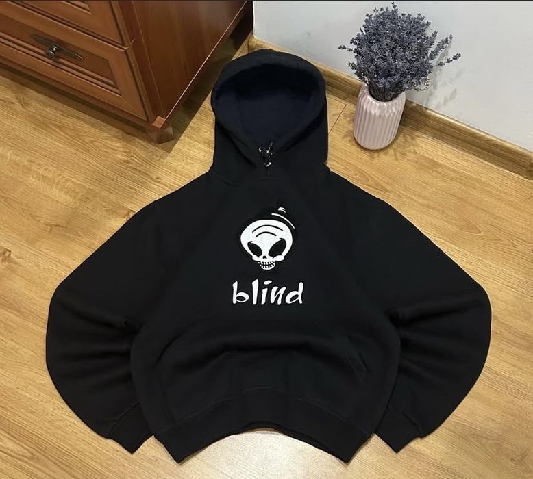 Blind hoodie opium