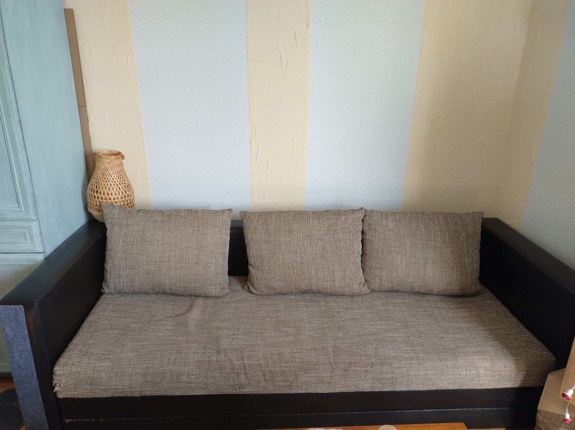 Rozkładana sofa z pojemnikiem dwuosobowa 220x84