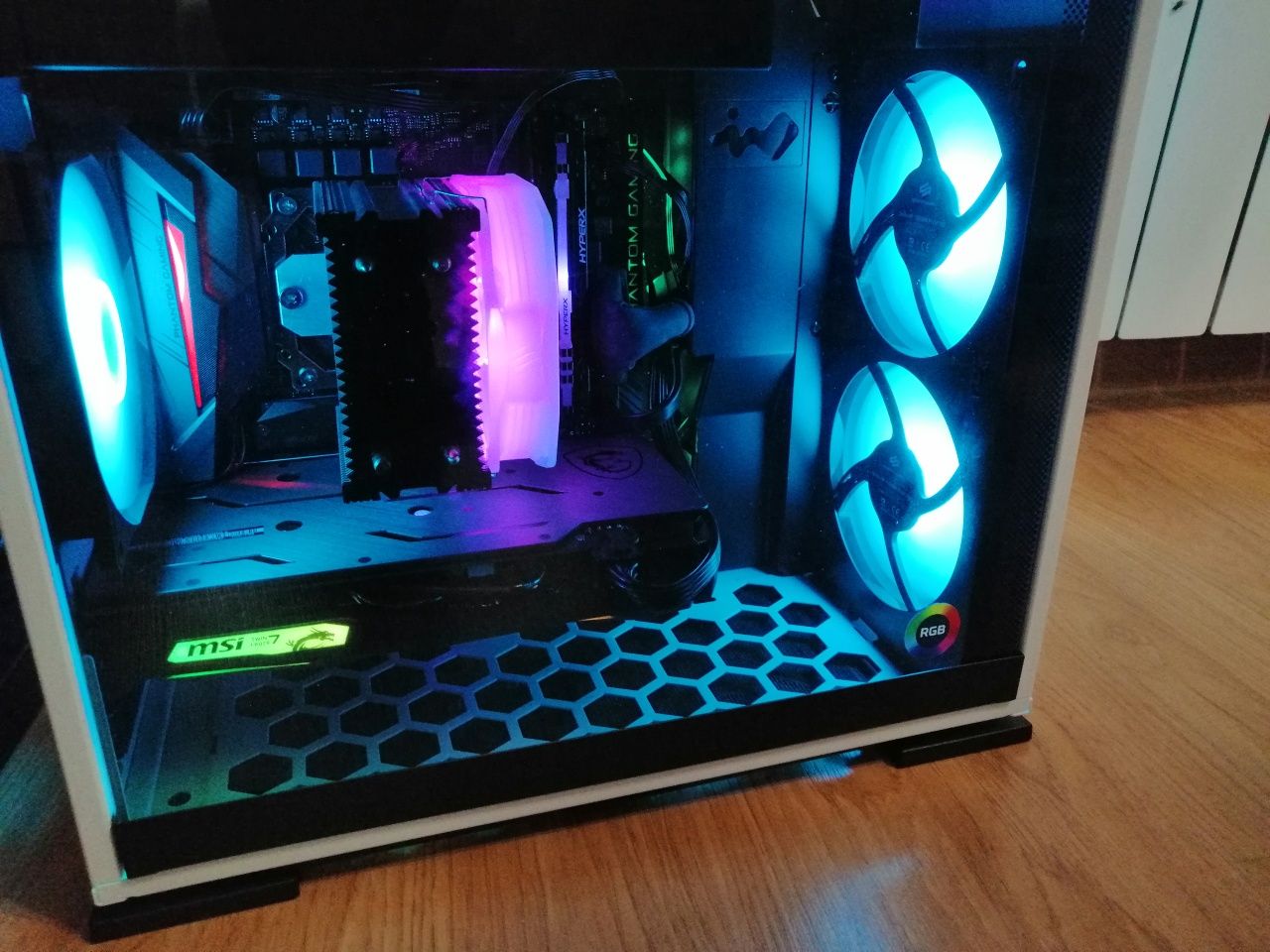 Komputer stacjonarny  i7 9700k 16GB RAM 512GB SSD GTX1660 Super