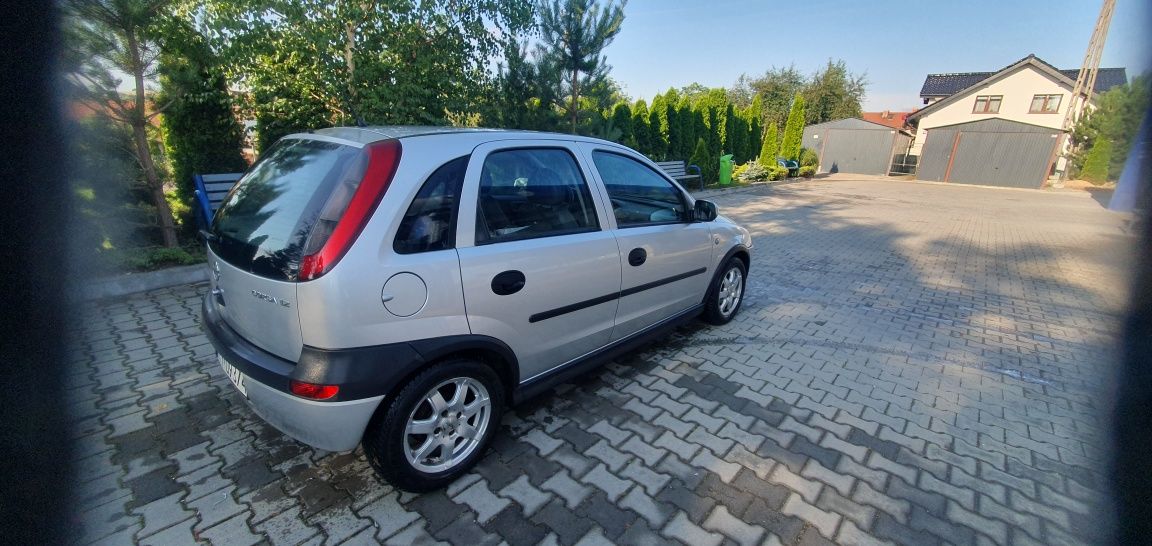 Opel corsa c 1.2  benzyna 2002