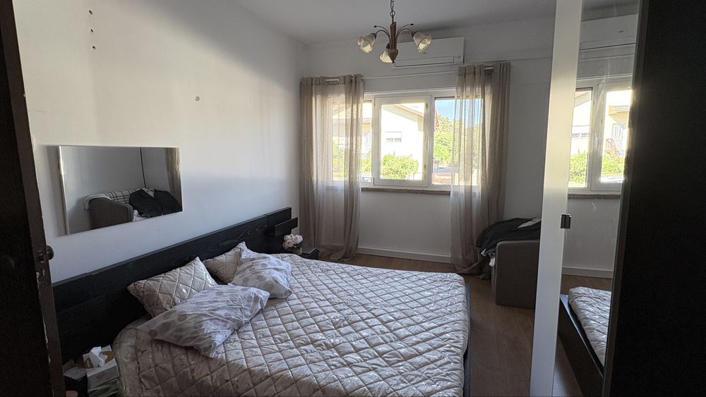 T2 e estacionamento privado