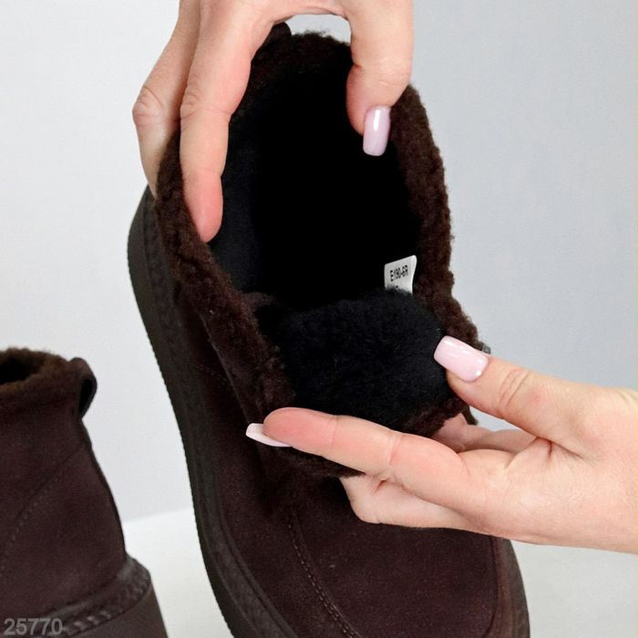 Жіночі шкіряні зимові черевики в кольорах