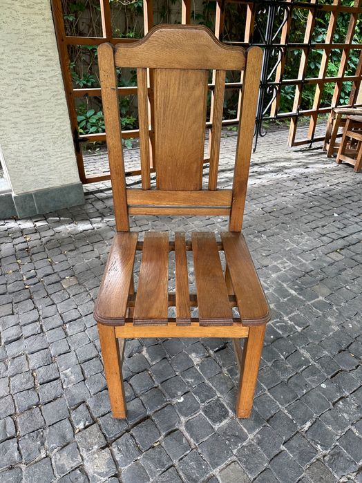 Стіл і стільці для тераси