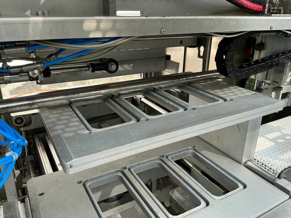 Multivac T350, Traysealer, zgrzewarka do tacek. 3 komplety form.