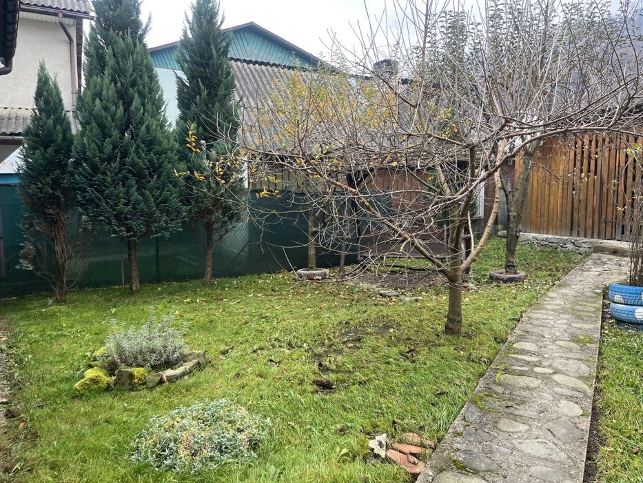 Житловий будинок з мансардою