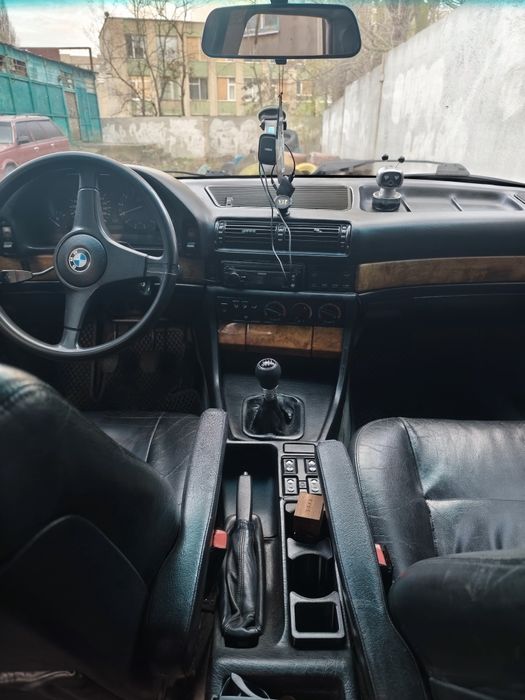 БМВ е32 -3 бензин