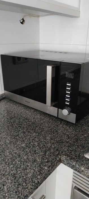 Micro-ondas BECKEN BMW4288 (30 L - Com Forno e Grill - Preto)