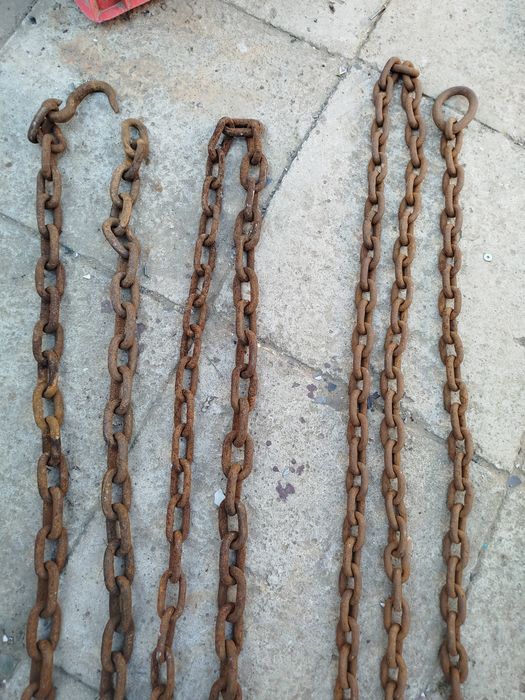 Stary łańcuch gruby solidny