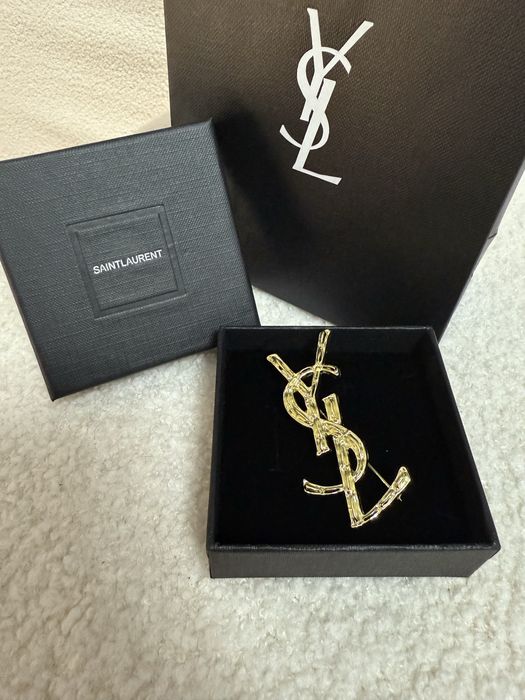 Broszka YSL duża z pelnym opakowaniem logowana