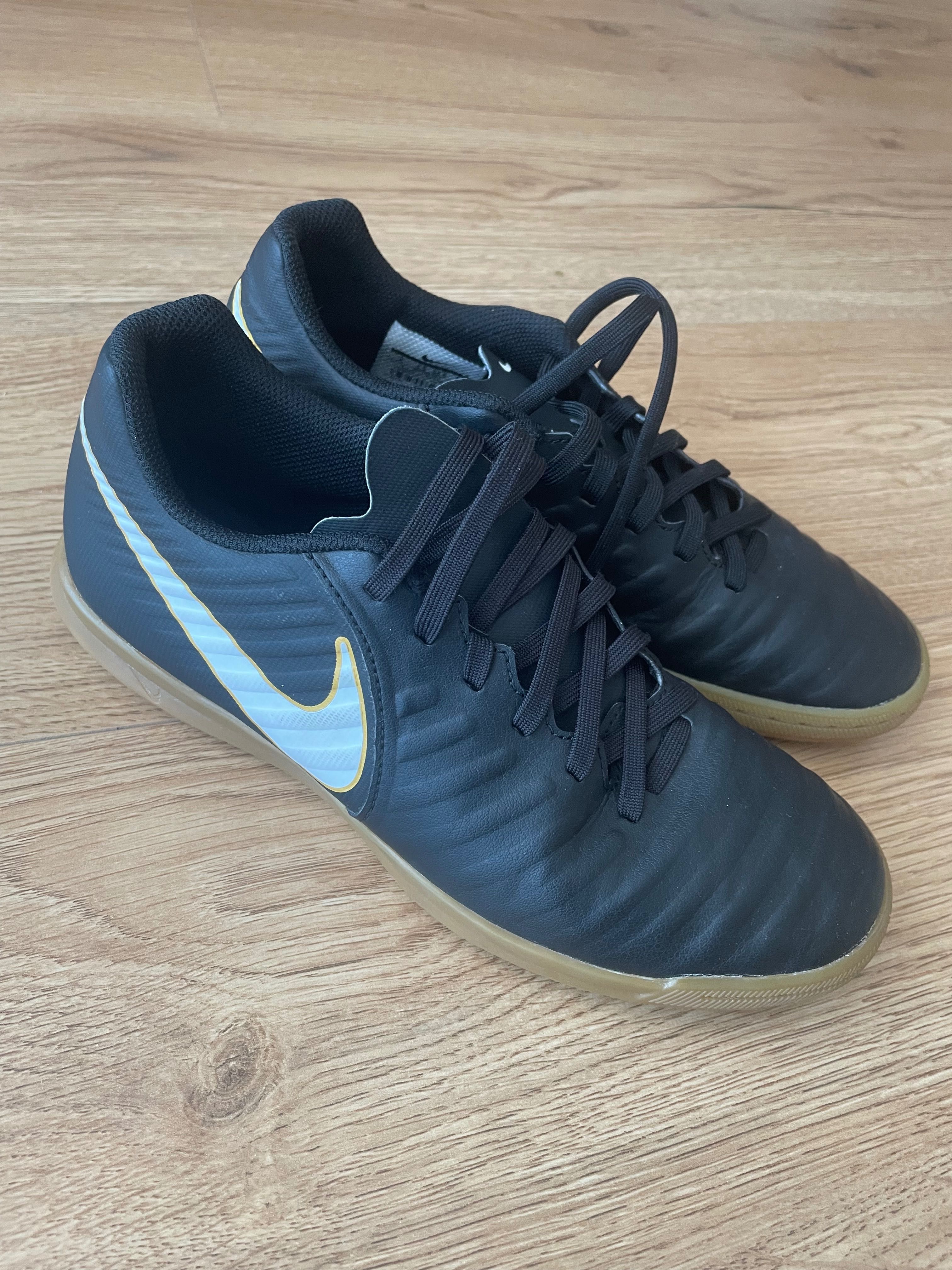 Buty halówki Nike