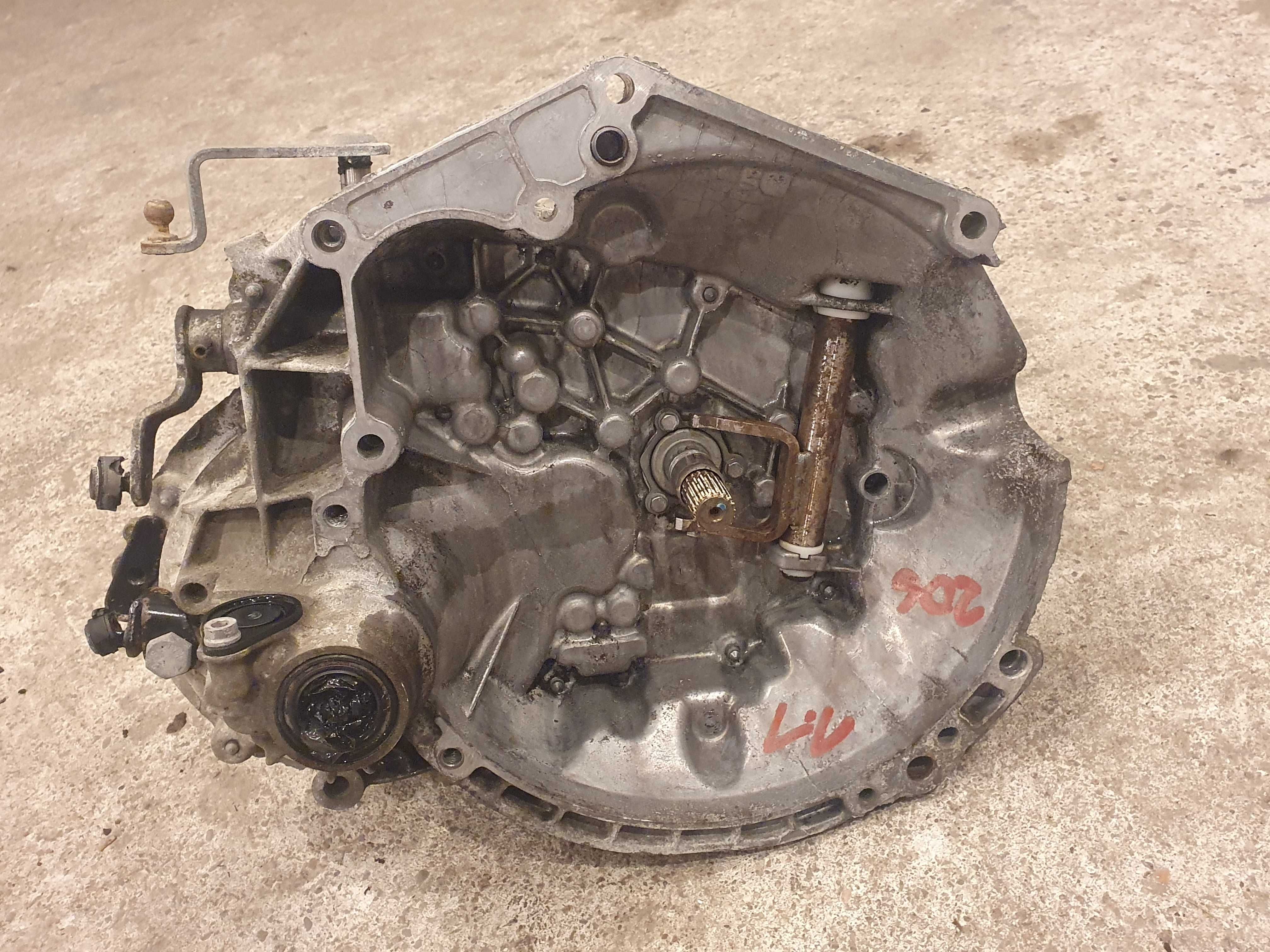 Skrzynia biegow Peugeot 206 + plus 1.1  sprawna