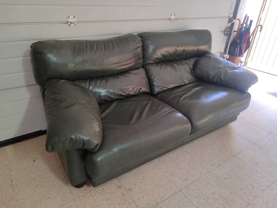 Sofá dois lugares em pele