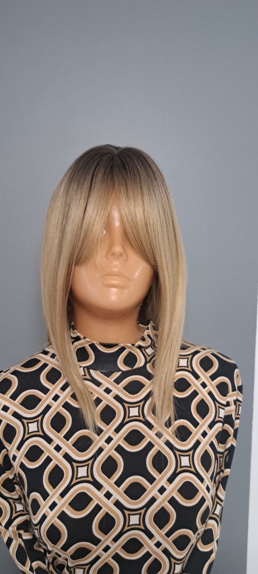Peruka blond bob