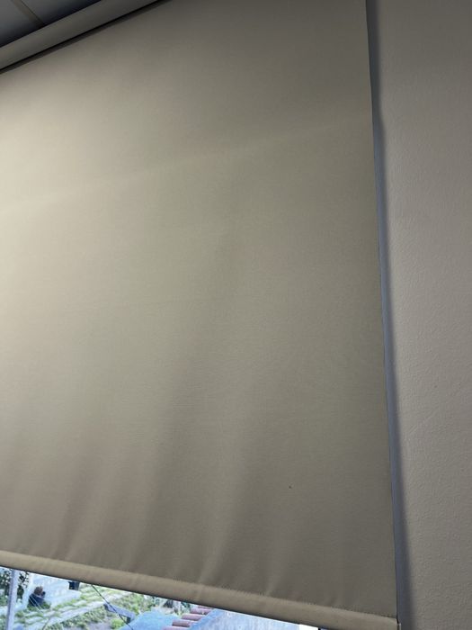 Estore de rolo. Comprado ha um ano.